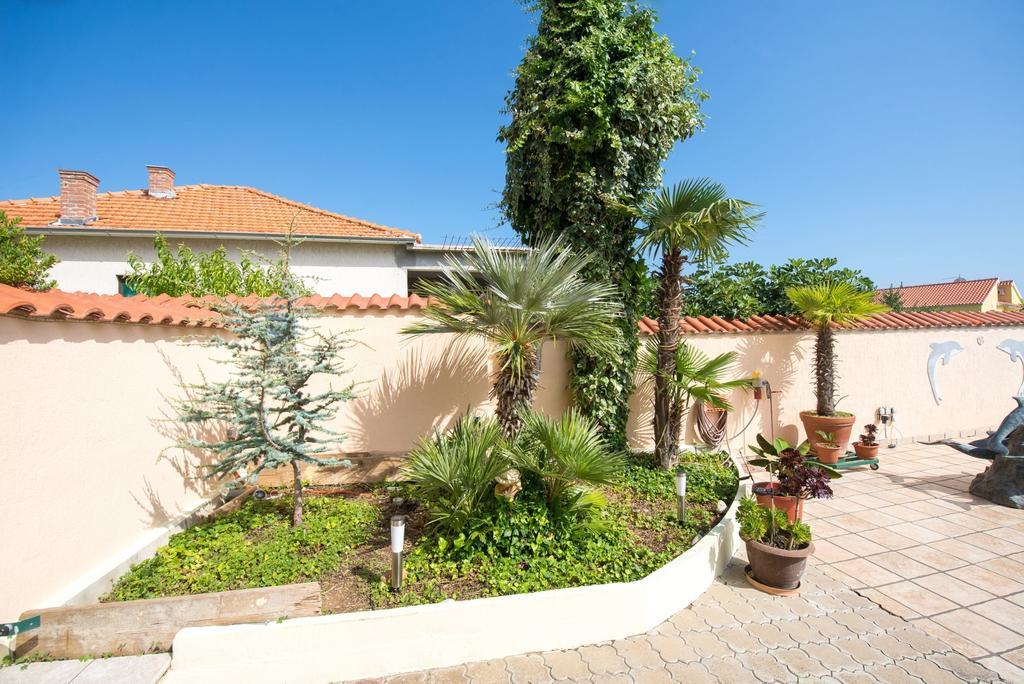 Apartments Marija Near Center Vodice Exterior photo