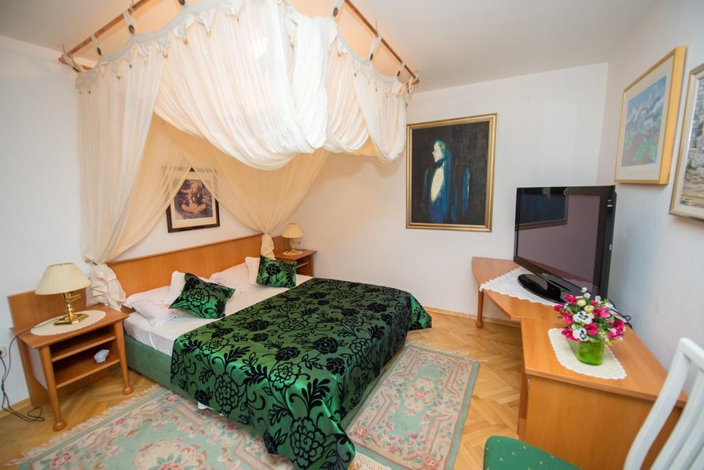 Apartments Marija Near Center Vodice Exterior photo